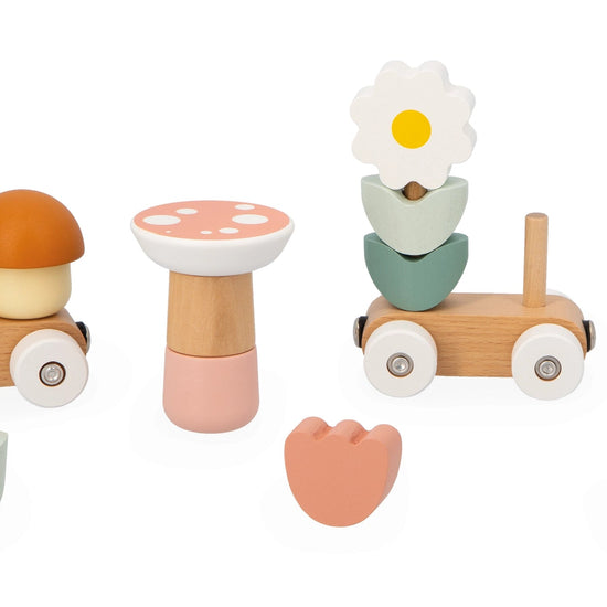 Sweet Cocoon Snail Pull-Along Train