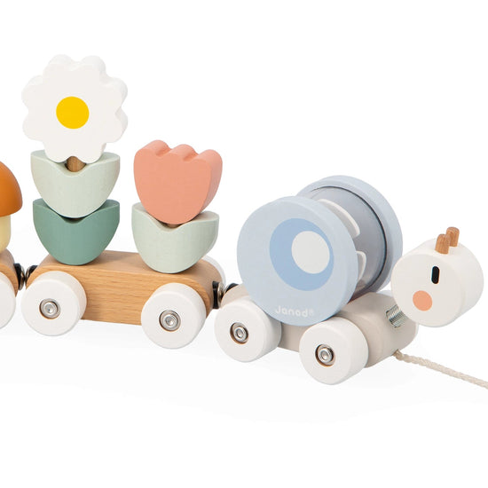 Sweet Cocoon Snail Pull-Along Train